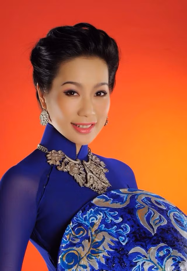 Á hậu Trịnh Kim Chi luôn toát lên vẻ đẹp sang trọng quý phái.