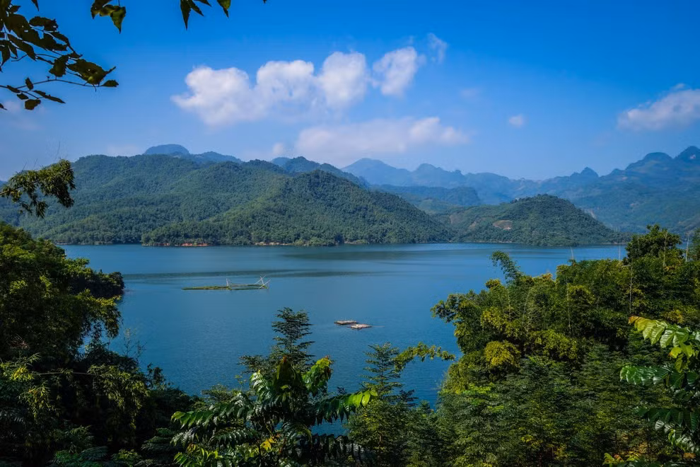 Những hồ nước tuyệt đẹp như ở Mai Châu là thiên đường với người mê du lịch.