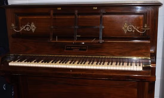 Bất ngờ phát hiện kho báu vàng trong chiếc piano cổ - Hình 2 Bat ngo phat hien kho bau vang trong chiec piano co-Hinh-2