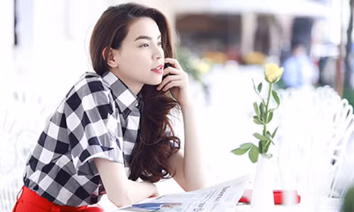 “Bat bai” chieu dung con lam binh phong giua bao scandal cua Ha Ho