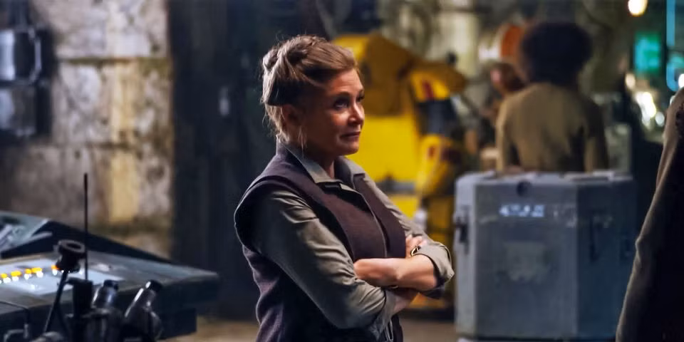 Ở Star Wars: The Force Awakens (2015), Leia không còn là nàng công chúa trẻ tuổi, quyến rũ. Nhân vật nay trở thành chỉ huy tối cao của quân Kháng chiến. Với dáng vóc nhỏ nhắn, đây là thành viên duy nhất của nhà Skywalker không cầm gươm ánh sáng (lightsaber), nhưng luôn khiến người xem cảm phục bằng đầu óc thông minh và sự quả cảm. Chính điều đó khiến công chúa Leia trở thành biểu tượng nữ quyền trên màn ảnh rộng suốt 40 năm qua, và được người trong ngành tại Hollywood bầu chọn là nhân vật nữ hư cấu đáng nhớ thứ hai mọi thời đại (sau Hermione Granger).