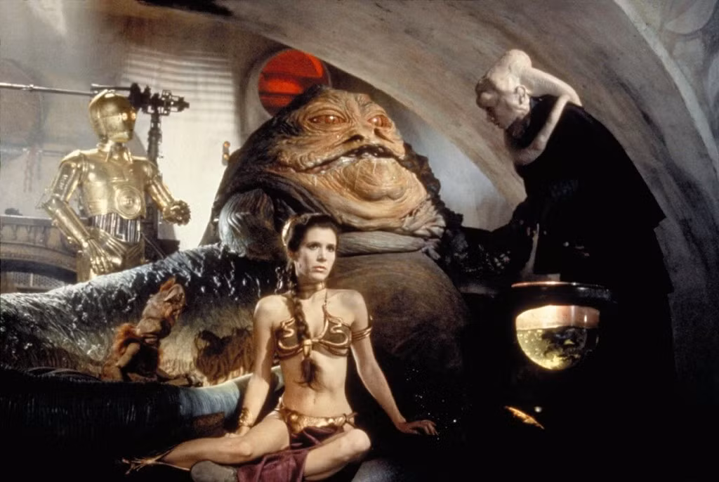 Tập phim Star Wars: Episode VI - Return of the Jedi (1983) là bước ngoặt lớn đối với Công chúa Leia. Bằng bộ bikini kinh điển, nhân vật trở thành biểu tượng sắc đẹp, thậm chí là tình dục, đối với nhiều fan nam giới của loạt Chiến tranh giữa các vì sao tại thời điểm đó.