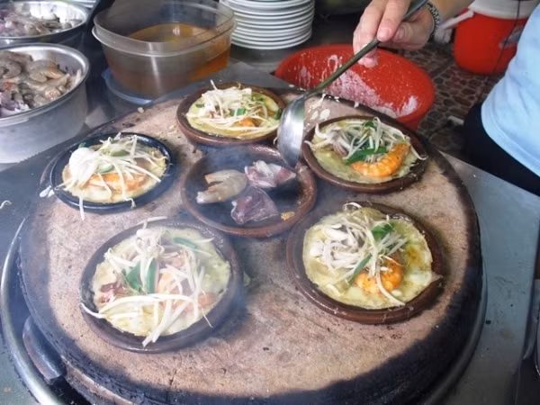 Đổ bánh xèo.