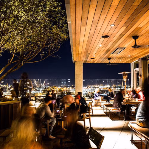 L.A. Jackson (Nashville, Hoa Kỳ): Bạn sẽ biết nhiều hơn về thành phố âm nhạc thu nhỏ khi đến với quán bar.