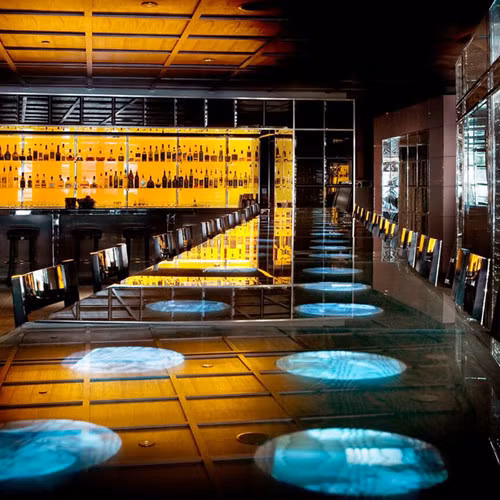 Bar Centro (Los Angeles, Mỹ): Nơi đây nổi tiếng với sự kết hợp của những loại cocktail cổ điển và hiện đại, một trải nghiệm thú vị cho những người lần đầu thưởng thức.