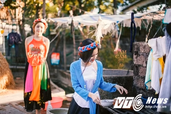 Huyền Linh chia sẻ: “Trong bộ ảnh, mình hóa thân thành nhân vật Tấm, còn em Khánh Huyền hóa thân thành nhân vật Cám. Hai chị em đã cố gắng tìm trang phục sao cho giống với từng nhân vật để thực hiện bộ ảnh ấn tượng nhất”.
