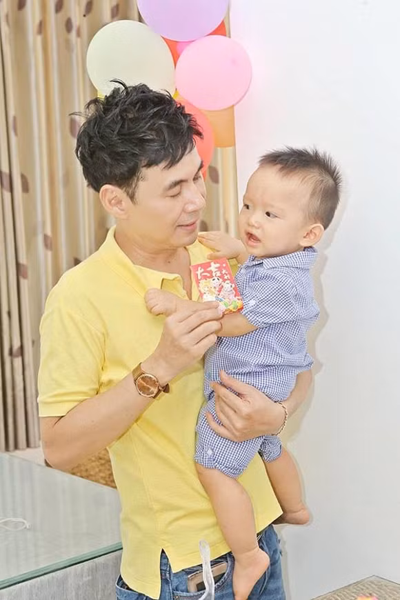 Nguoi dan ong o canh Phi Thanh Van luc “song gio” bua vay-Hinh-3