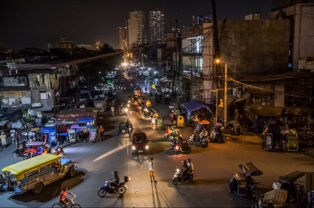 Hàng đêm, trong những con ngõ vắng của Manila, tiếng súng có thể vang lên bất cứ lúc nào.