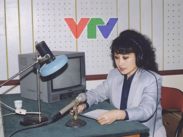  NSƯT Kim Tiến được coi là giọng đọc huyền thoại được khán thính giả nhiều thế hệ yêu mến qua làn sóng phát thanh và truyền hình.