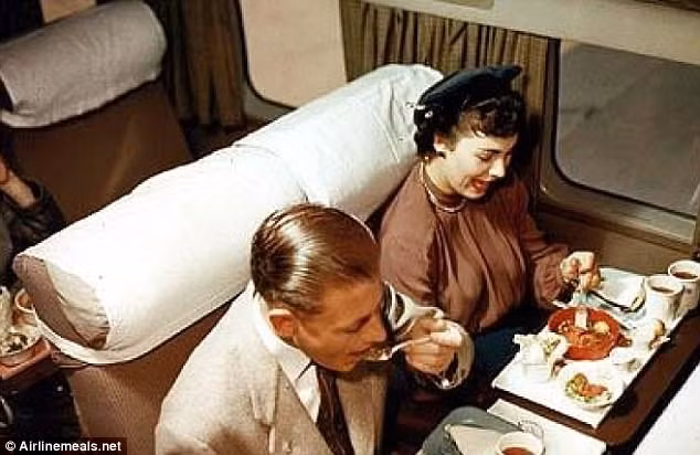 Hãng Braniff International Airways của Mỹ phục vụ du khách theo một phong cách đẳng cấp vào năm 1950.
