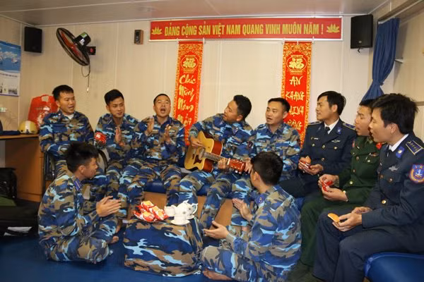 Trước sự gắn kết một lòng, Thiếu tướng, Phó chính ủy Bộ Tư lệnh CSB Việt Nam Doãn Bảo Quyết mong muốn, năm 2017 CSB sẽ hướng về ngư dân, đồng hành cùng ngư dân. Luôn gần gũi, gắn kết và là điểm tựa của ngư dân... để bảo vệ chủ quyền biển đảo.