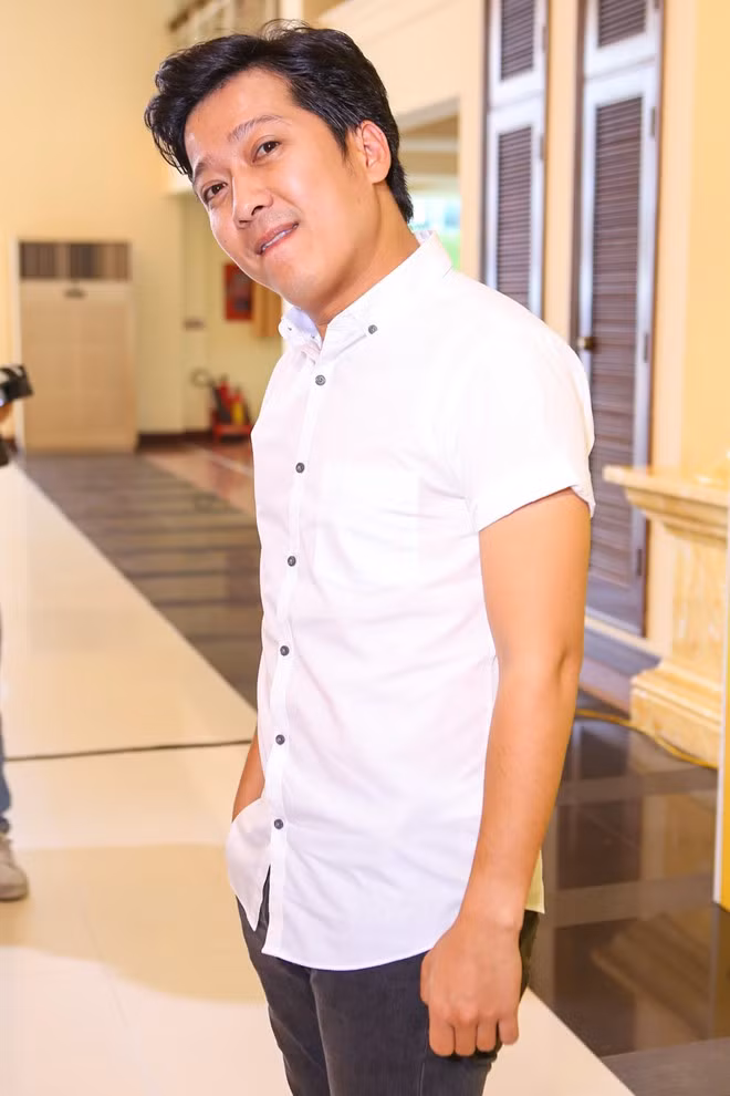 Bạn trai Hari Won cho biết anh theo phong cách diễn học thuật, có xu hướng tạp kỹ pha trộn nhiều thể loại. Trong khi đó, Trường Giang khai thác cách diễn đời thường, bình dị.