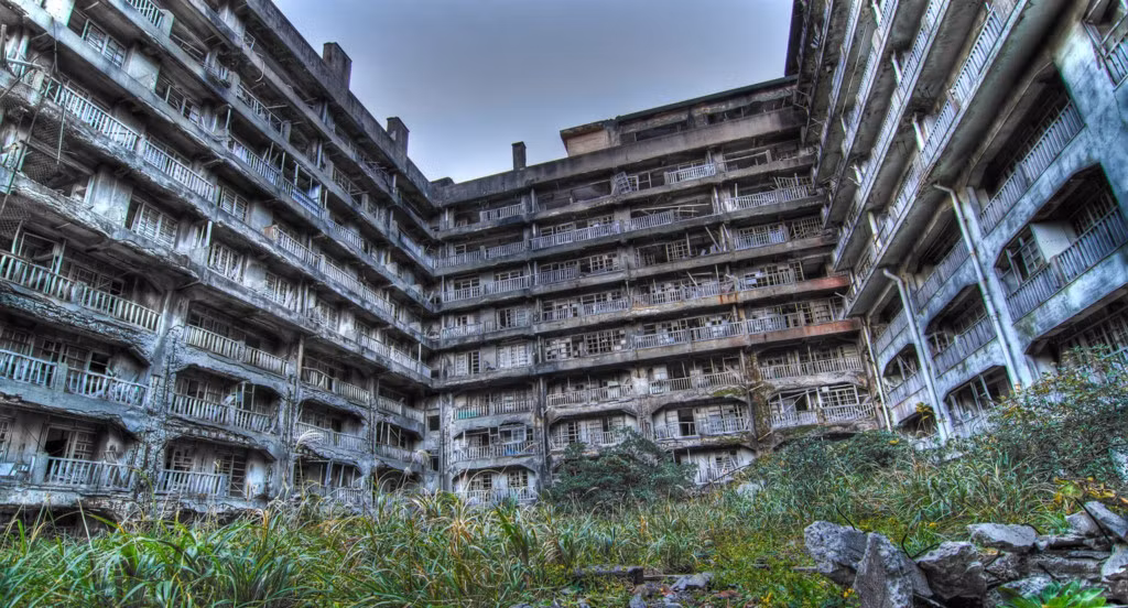Agdam, Azerbaijan: Thành phố có lịch sử từ thế kỷ 18 này đã bị bỏ hoang sau khi Liên Xô tan rã. Toàn bộ dân cư đã chuyển về phía đông vào năm 1993. Sau đó, Agdam bị phá hủy để lấy nguyên vật liệu xây dựng. Ảnh: Osoti.
