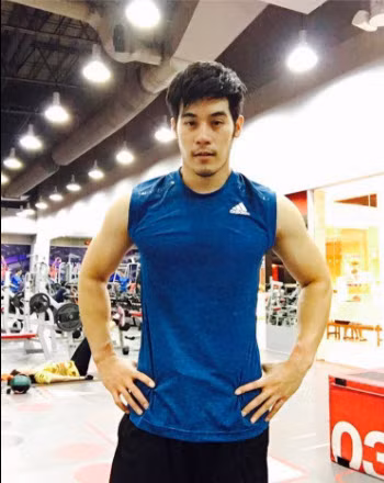 Theo cư dân mạng Thái Lan có nick AquariusNick, người này là chồng tương lai thứ 14 của bà Leena Jungjanya. Một số hình ảnh về "phi công trẻ" này được đăng tải, thu hút hàng nghìn lượt like (thích) trên mạng xã hội twitter của Thái.