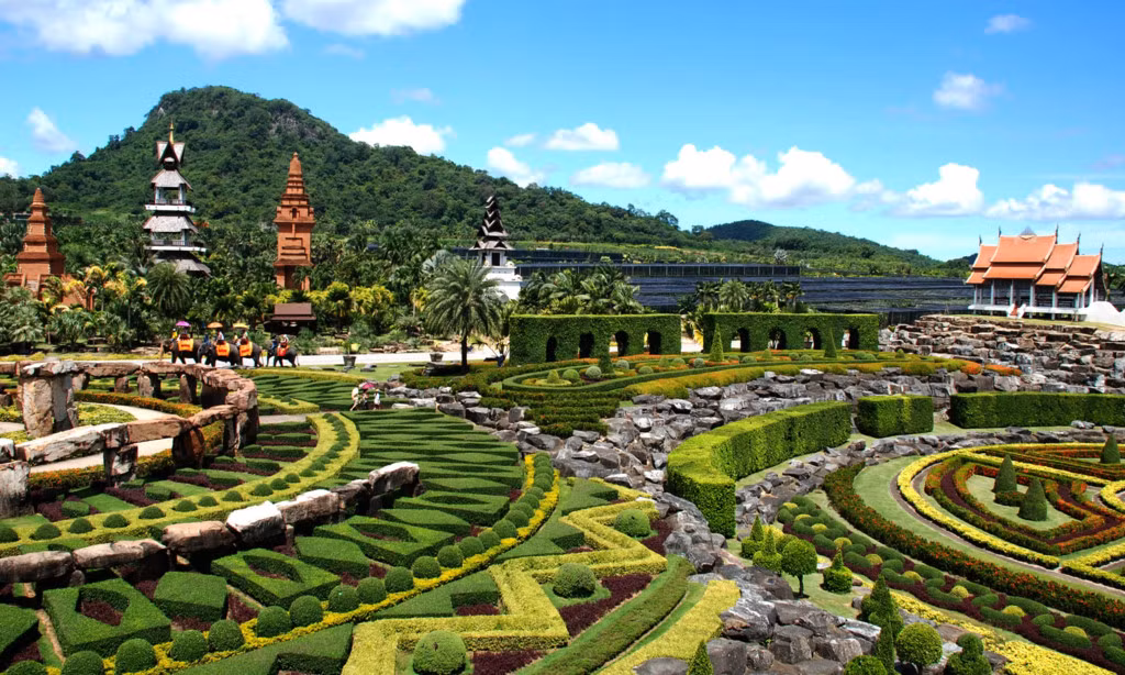 Năm 2001, việc quản lý Nong Nooch được giao cho con trai Kampon Tansacha Nongnooch. Ảnh: Pattayacityuncovered.