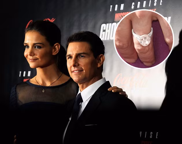 Tom Cruise đã từng quỳ xuống cầu hôn Katie Holmes bằng chiếc nhẫn kim cương tuyệt đẹp 5 cara. Tuy nhiên, không gì là mãi mãi, hai người đã "đường ai nấy đi" trước sự tiếc nuối của nhiều người.