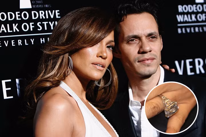 Jennifer Lopez và Marc Anthony năm 2004 từng làm bao người phải "choáng váng" với chiếc nhẫn đính hôn kim cương màu trắng 8.5 cara tuyệt đẹp.