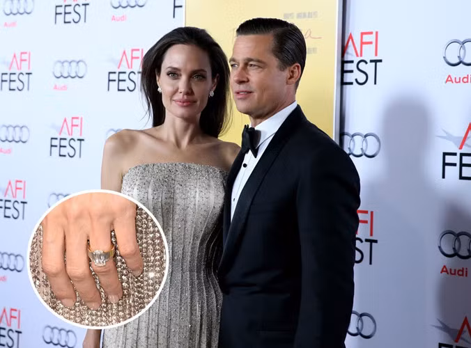 Dù đã ly hôn song ai cũng phải ngỡ ngàng trước chiếc nhẫn đính hôn ngọc lục bảo 6 cara mà Brad Pitt tặng Angelina Jolie.