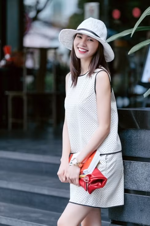 Nỗ lực của Lan Ngọc nhanh chóng được công chúng đón nhận. Cô đầu tư nhiều cho phong cách thời trang đường phố cũng như kiểu trang điểm gợi cảm hơn xưa. Ảnh: Chanh Nguyễn