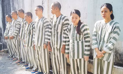 Triệt phá sới bạc quy tụ nhiều giang hồ cộm cán Triet pha soi bac quy tu nhieu giang ho com can
