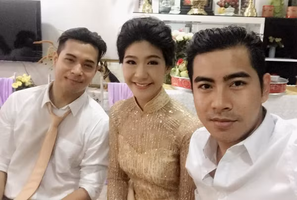 Cả hai đã làm lễ đính hôn bí mật vào tháng 5 vừa qua.