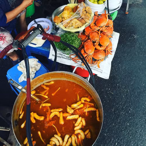 “Lau vội nước miếng” với bát canh cua huyền thoại ở Sài Gòn “Lau voi nuoc mieng” voi bat canh cua huyen thoai o Sai Gon