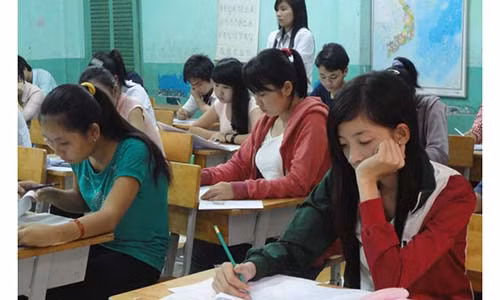 Nhiều thí sinh tìm đến các trung tâm luyện thi để tiếp cận với phương pháp thi mới (ảnh minh họa). Ảnh: Tùng Anh