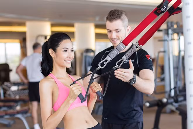 Hoàng Thuỳ: Khác với nhiều người mẫu phải giảm cân để vóc dáng chuẩn hơn, quán quân Vietnam's Next Top Model 2011 cần tăng 5 kg. Năm 2015, cô thay đổi chế độ ăn uống và lên lịch tập thể dục đều đặn và đúng cách. Ảnh: NVCC.