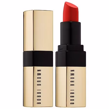 11. Bobbi Brown Luxe Lip Color - Parisian Red Xuất phát từ vẻ đẹp kinh điển của các bóng hồng nước Pháp, Parisian Red được xem như chiêu bài chiến lược của Bobbi Brown trong cuộc chiến “son đỏ” trước các đối thủ đáng gờm khác. Màu đỏ mà Bobbi Brown chú trọng nghiên cứu nhất định phải là một màu đỏ tôn lên vẻ thanh lịch, gợi cảm và phảng phất chút gì đó lãng mạn như đúng tinh thần của các nàng thơ Paris. Có lẽ bởi vậy mà rất nhiều các ngôi sao nổi tiếng thế giới xem đây là vật bất ly thân trong túi xách của mình.