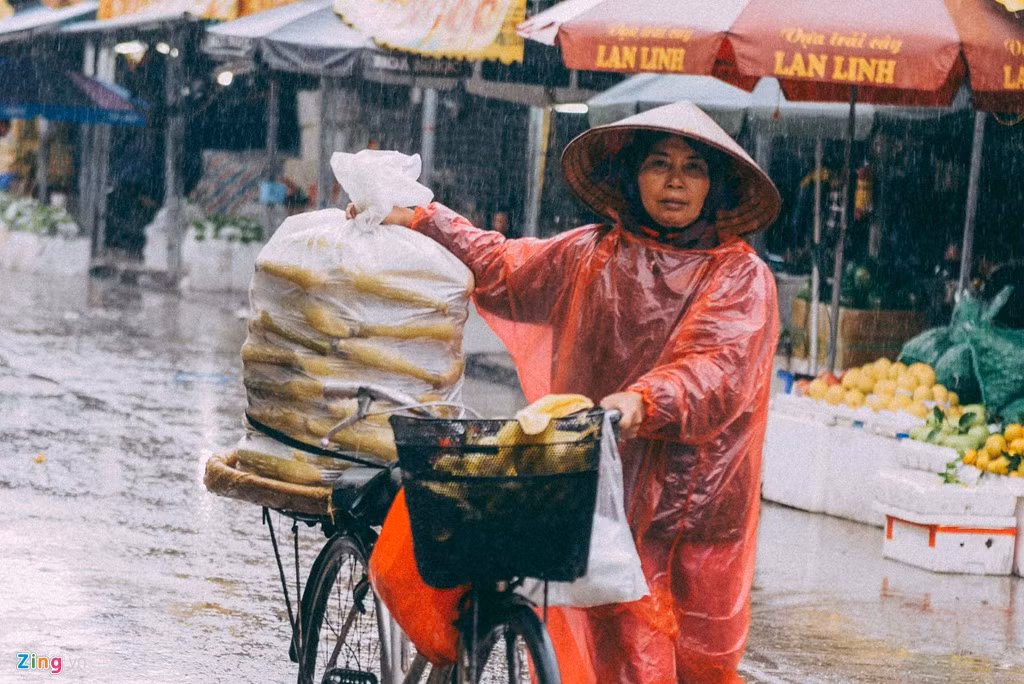 15h, nhưng người bán ngô còn khá nhiều hàng.