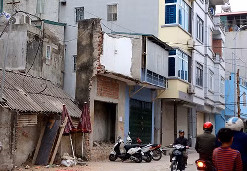 Hai ngôi nhà siêu mỏng này đang trong quá trình phá bỏ.