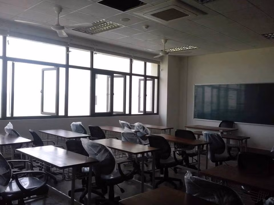 Được khởi công xây dựng vào đầu năm học 2011-2012 và mới bàn giao cuối tháng 7/2016, trường THPT chuyên Bắc Ninh được đánh giá là ngôi trường khang, trang hiện đại bậc nhất cả nước, đáp ứng tốt yêu cầu dạy và học. Bên cạnh đó, Trường THPT chuyên Bắc Ninh là một trong những công trình trọng điểm hàng đầu của cả nước về giáo dục phổ thông với quy mô đầu tư, thiết kế hiện đại cũng như công năng sử dụng.