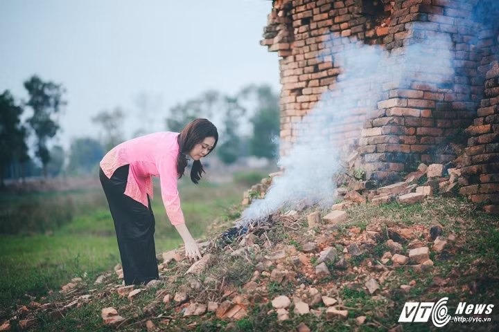 Nhiều bạn nhận xét, biểu cảm của cặp đôi Chí Phèo - Thị Nở rất nhập vai, ăn ý. Đó chính là một trong những yếu tố tạo nên sức hút của bộ ảnh.