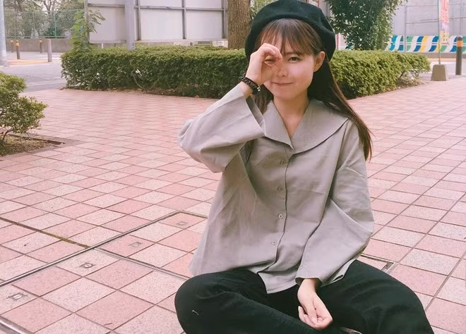 Tháng 3/2014, Hong Young Gi thừa nhận có con đầu lòng khiến cộng đồng ulzzang “dậy sóng”. Một năm sau, “bà mẹ nhí” xứ sở kim chi tiết lộ mình mang thai bé thứ hai.