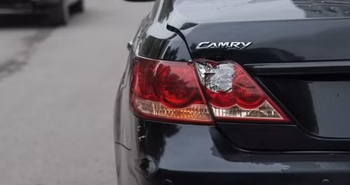 Hanh dong bat ngo cua tai xe Camry voi lai xe may-Hinh-3