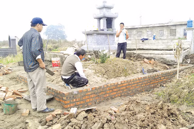 Theo bà Lê Thị Lãng, có những thủ tục thuộc về “cõi âm” mà các gia đình khi sang cát cho người thân cần biết.