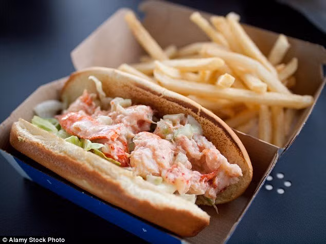 Bánh sandwich McLobster. McLobster là loại bánh sandwich nhân thịt tôm hùm Đại Tây Dương với cần tây thái hạt lựu, rau diếp và sauce. Loại bánh này có xuất xứ tại Mỹ từ năm 1995 nhưng nó chỉ thực sự được biết đến từ năm 2005 khi xuất hiện trong thực đơn tại các cửa hàng đồ ăn nhanh McDonald ở Mỹ và Canada.