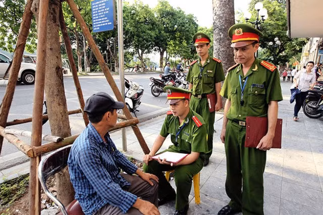 Không những vậy, theo chủ trương của Công an TP Hà Nội, việc tuần tra bằng xe đạp sẽ góp phần nâng cao hiệu quả tuyên truyền, vận động nhân dân chấp hành các quy định về trật tự an toàn giao thông, trật tự đô thị. Nếu việc thí điểm này thành công, Công an TP Hà Nội sẽ nhân rộng mô hình này trên địa bàn. Việc làm này nhận được sự đồng tình của người dân, bởi hiện nay trên địa bàn TP Hà Nội, nhất là khu vực nội thành đông dân cư, tình trạng vi phạm trật tự đô thị, trật tự giao thông đã ở mức báo động.