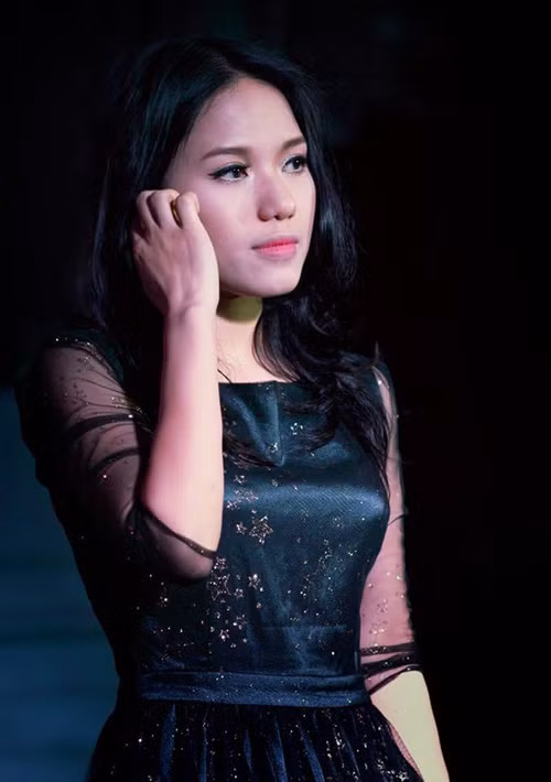 Một Thùy Chi vô cùng xinh đẹp, nữ tính và duyên dáng.