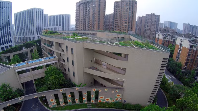 Khu vườn này được xây dựng ngay sau khi xây xong ngôi trường tiểu học Pujia.