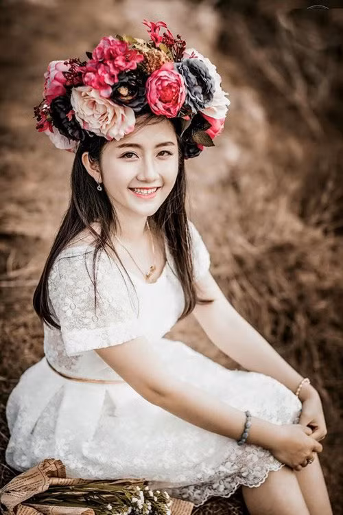 Trần Ngọc Thảo (19 tuổi, tỉnh Bạc Liêu) - cô gái xinh như hoa, dễ thương là người đạt điểm Sử cao nhất và điểm Địa lý cao nhì cụm thi tỉnh Bạc Liêu trong kỳ thi THPT Quốc gia 2016.