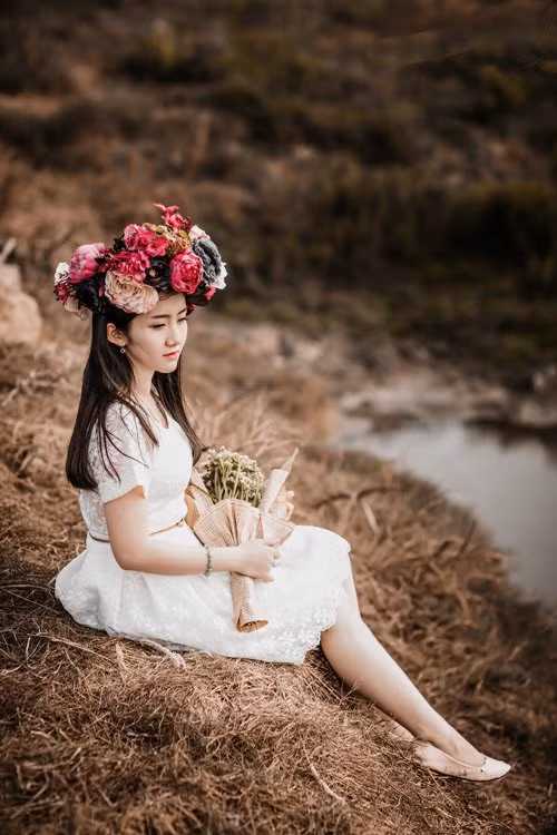 Thảo từng là học sinh chuyên Văn của trường THPT Chuyên Bạc Liêu khóa 2012 – 2015. Những năm tháng ở ngôi trường này, cô gái dễ thương giành được nhiều thành tích ấn tượng trong học tập. Năm lớp 11, Thảo xuất sắc giành HCV môn Văn trong kỳ thi Olympic truyền thống 30/4 (2014); đạt giải Nhì cuộc thi “Công tác phòng chống tội phạm ma túy và chia sẻ yêu thương với người có H”; suốt 3 năm cấp 3 là học sinh giỏi toàn diện và được chọn vào đội tuyển thi học sinh giỏi quốc gia…