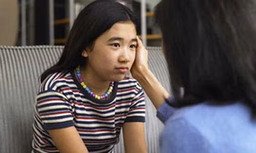 Con gái 8 tuổi đã dậy thì, bố mẹ đều... phát sốt Con gai 8 tuoi da day thi, bo me deu... phat sot