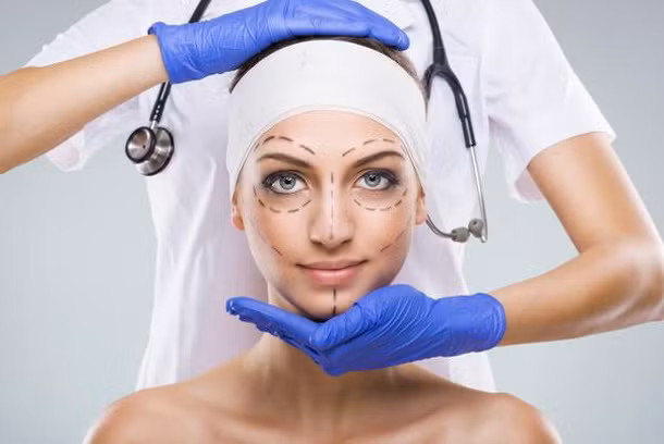 Phẫu thuật thẩm mĩ cần một thời gian dài và kiên nhẫn để chăm sóc để không gây ra những biến chứng, nhiễm trùng không đáng có.