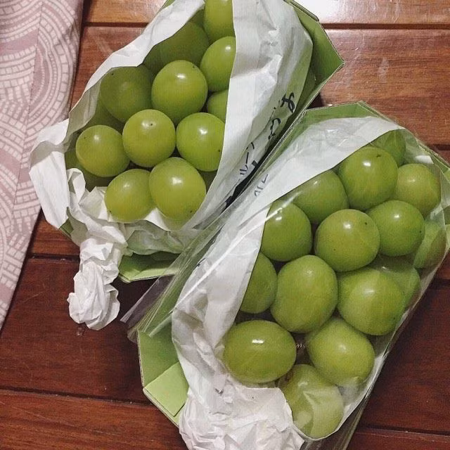 Nho mau don xanh 1 trieu dong moi kg chay hang tai HN