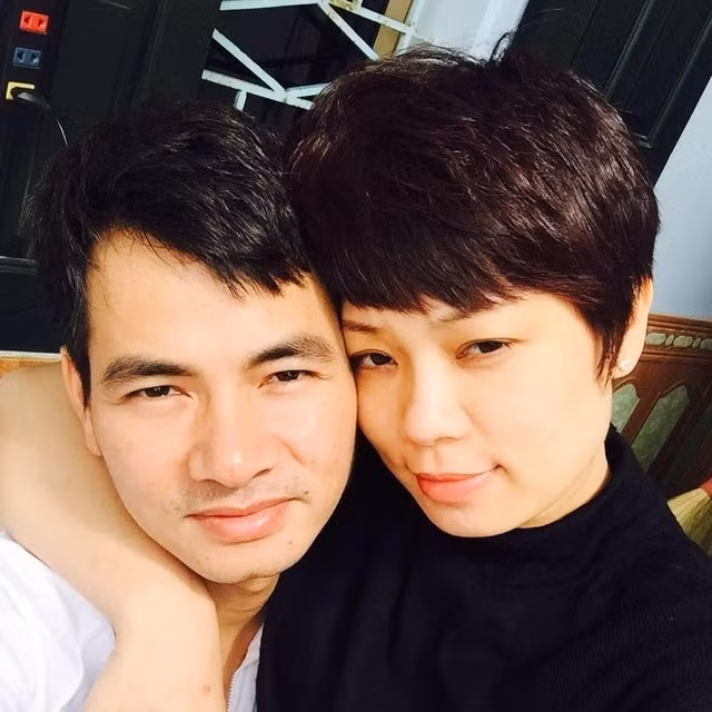 Hai vợ chồng hiện tại rất hạnh phúc.
