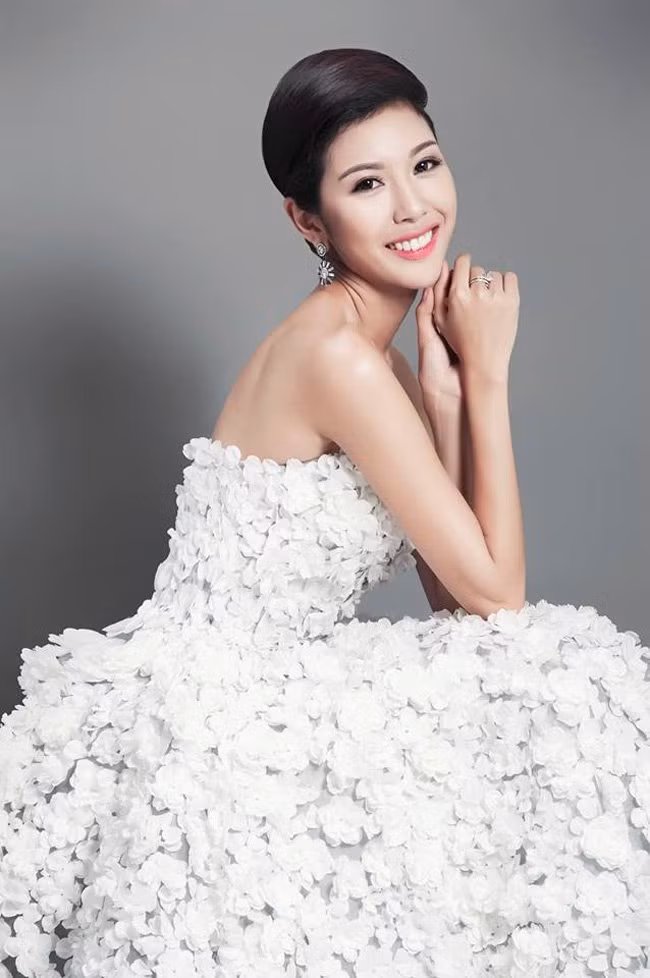 Ngày 5/11 vừa qua, Thúy Vân đã "viết nên" một trang sử mới cho các nhan sắc Việt trên đấu trường thế giới khi giành vương miện á hậu 3 Hoa hậu Quốc tế tại Nhật Bản.