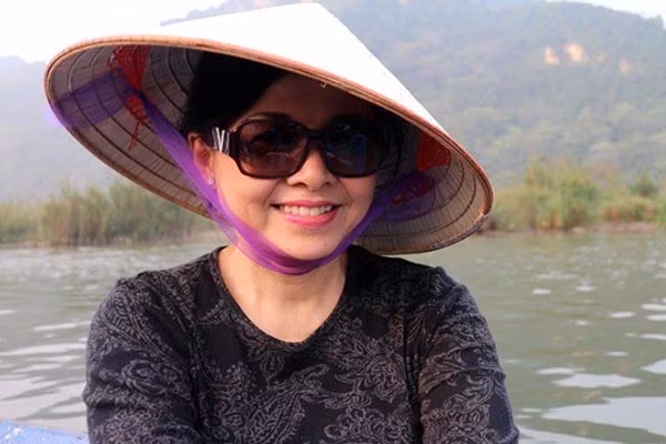 Bây giờ dù đã ở vào tuổi lên bà, bà Vương Nga vẫn giữ được nhan sắc mặn mà như thời trẻ.