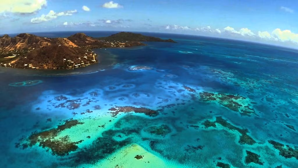 Isla de Providencia, Columbia Hòn đảo Caribbean nhỏ bé bình dị, được bao quanh “biển bảy màu”. Khu vực này rất khó để tiếp cận nên số lượng khách tham quan cũng hạn chế. Nhiều lời đồn cho rằng kho báu của Henry Morgan, một cướp biển vùng này, vẫn có thể đang được chôn tại đây. Ảnh: Aventure Colombia.