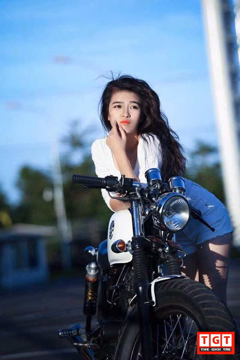 Đặc biệt, với giọng ca ngọt ngào, Ngô Duyên còn tham gia vai trò làm thần tượng cho một mạng xã hội nổi tiếng đình đám. Ngoài ra, với tài năng nhảy cực chuyên nghiệp, Ngô Duyên còn cùng các bạn của mình lập ra một nhóm nhạc, vừa ca hát và nhảy múa, biểu diễn cho rất nhiều chương trình lớn.